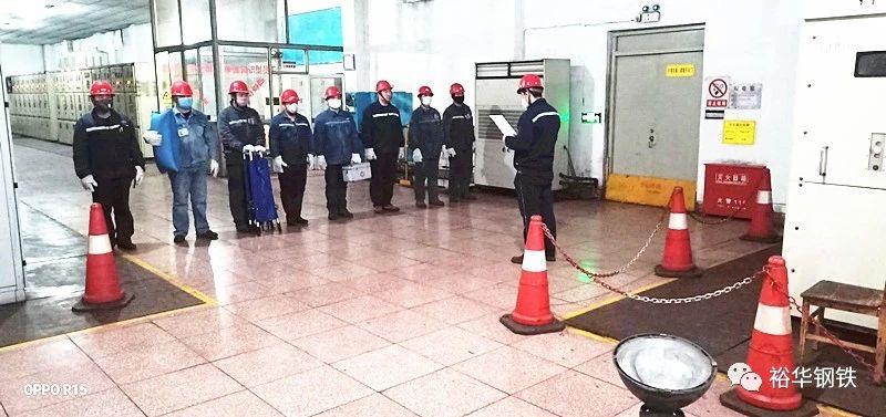 以练为战、有备无患——轧钢厂组织带钢车间触电应急预案演练